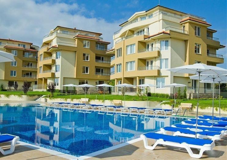 Аппартамент Pines Beach Resort Бяла Экстерьер фото